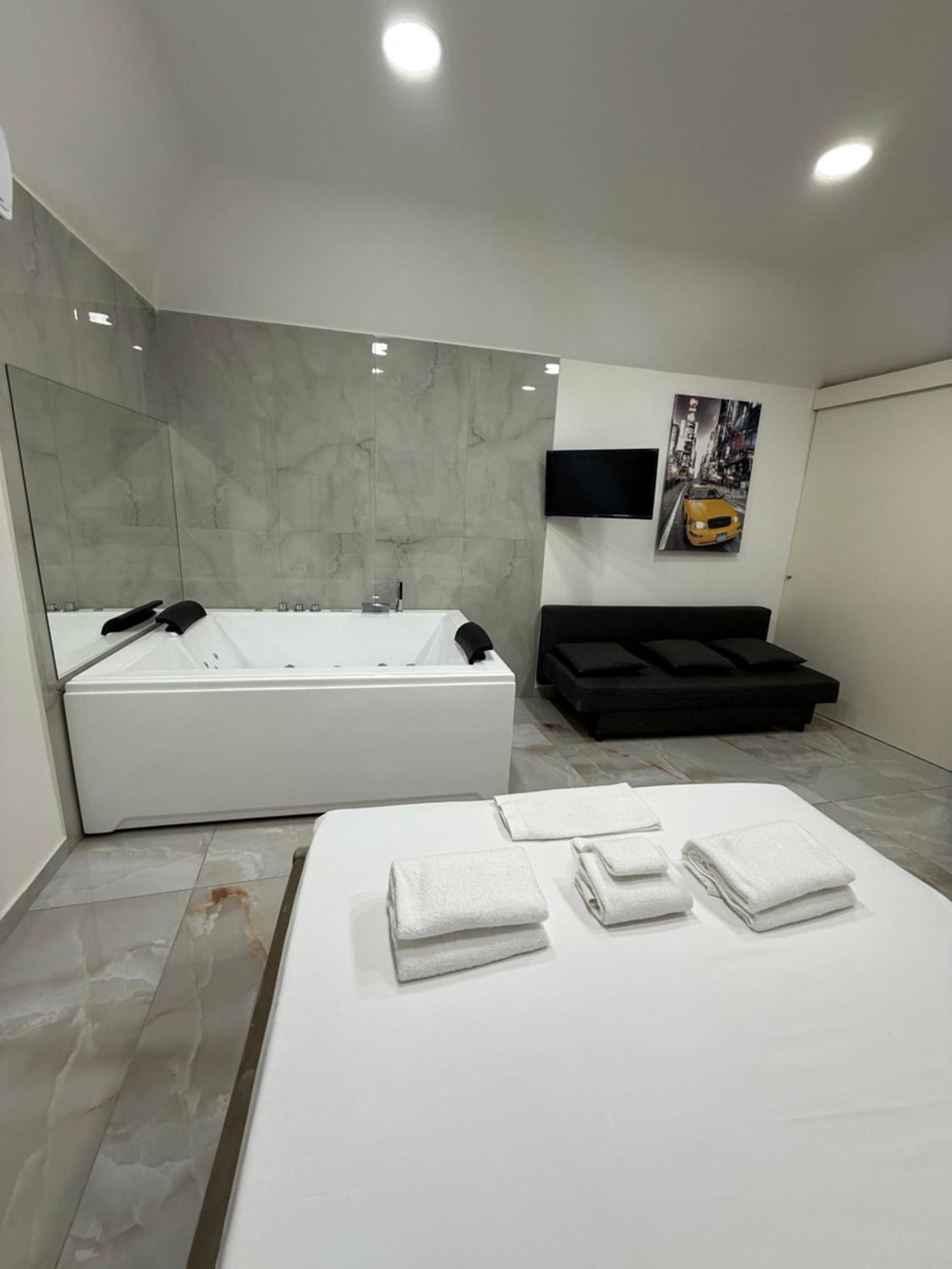 Caracciolo Suites 36 Napoli Dış mekan fotoğraf