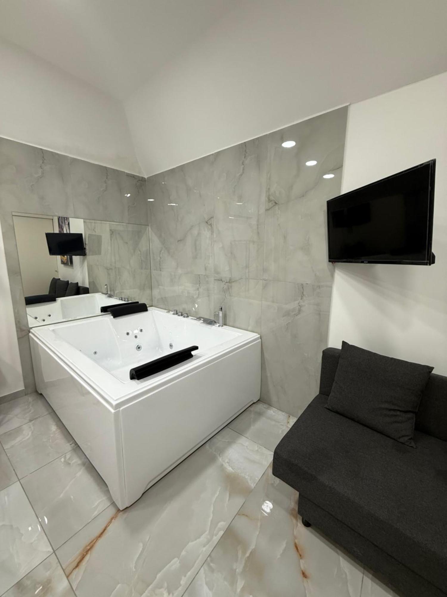 Caracciolo Suites 36 Napoli Dış mekan fotoğraf