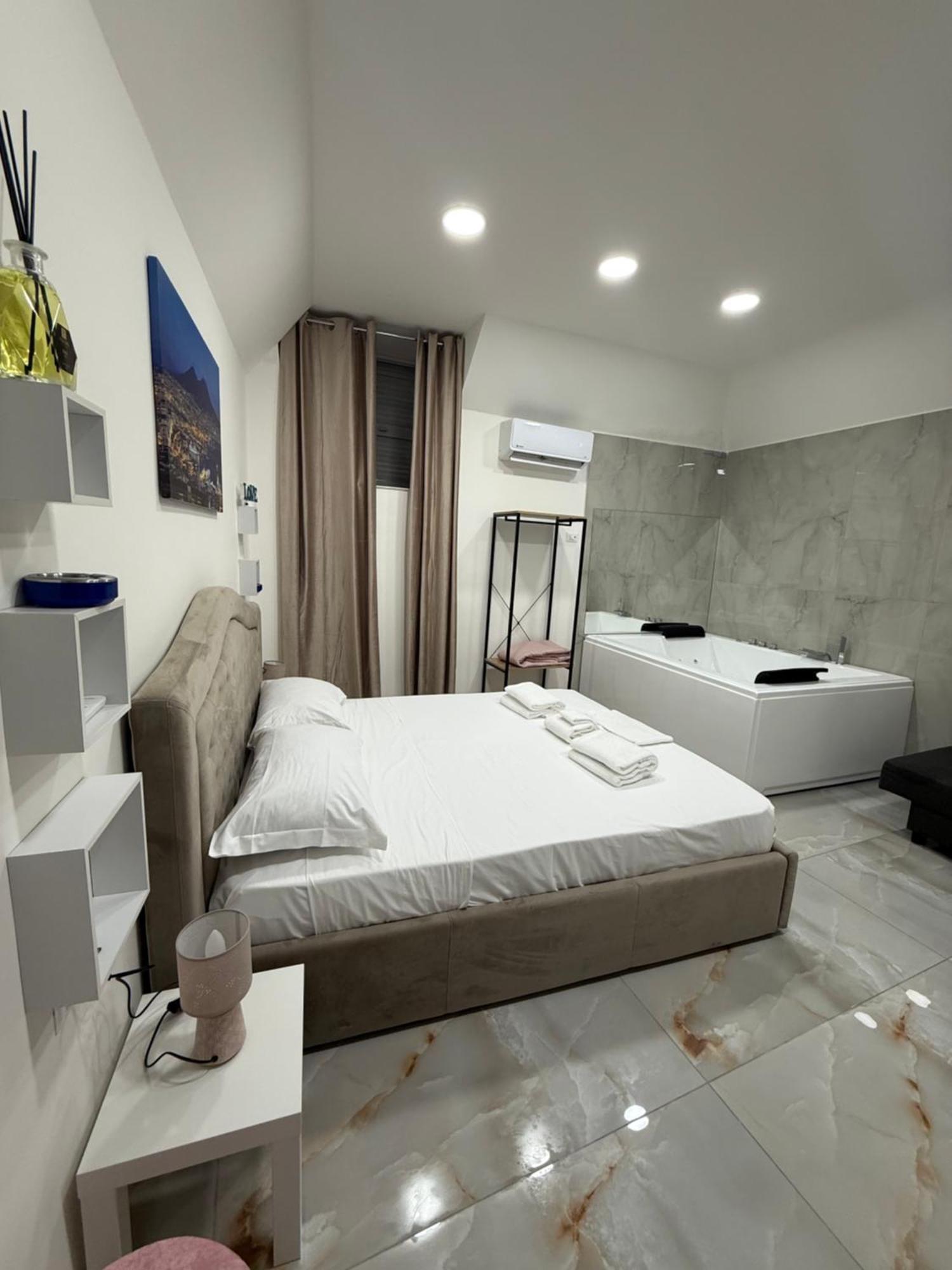 Caracciolo Suites 36 Napoli Dış mekan fotoğraf